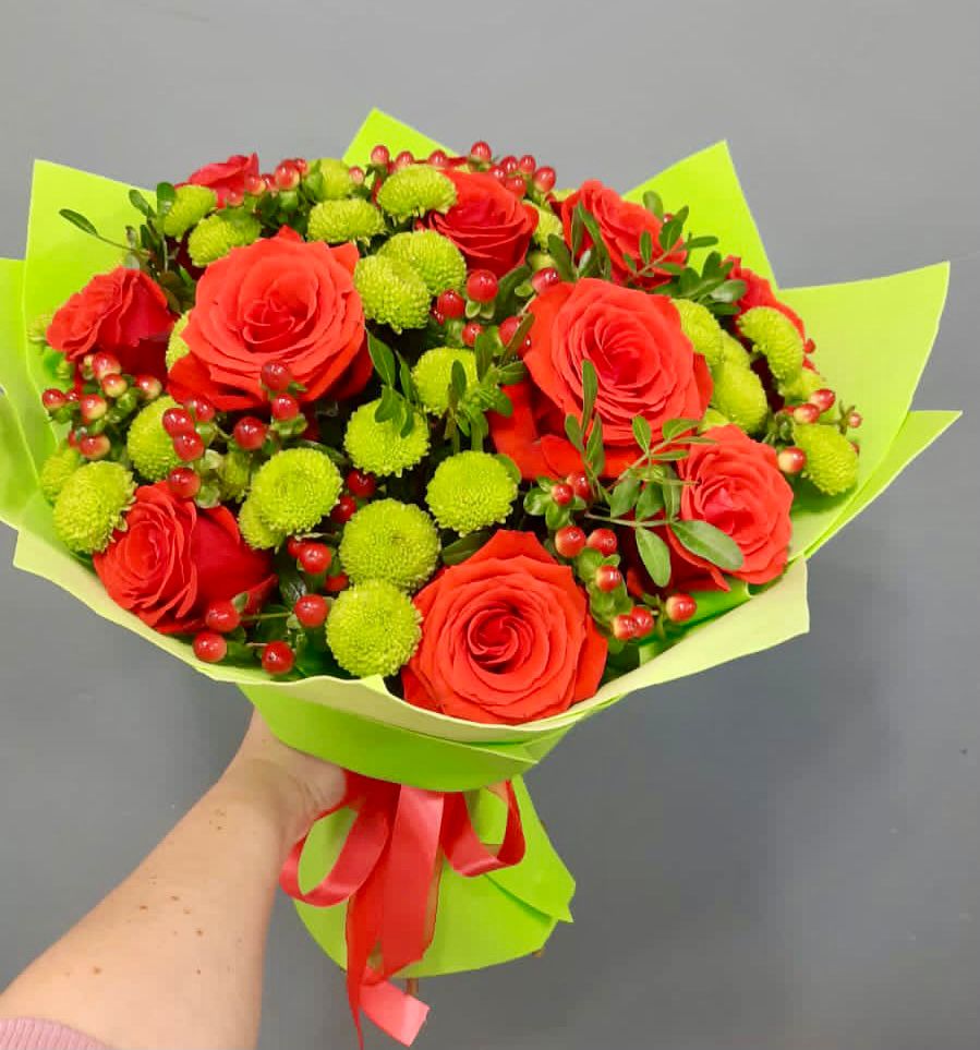 Букет цветов из: Хризантемы и Розы в Быково Волгоградской области