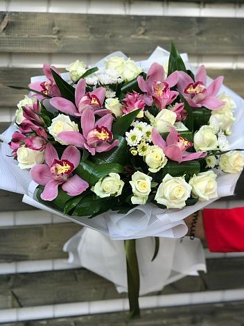 Букет цветов из: Розы и Хризантемы в Быково Волгоградской области
