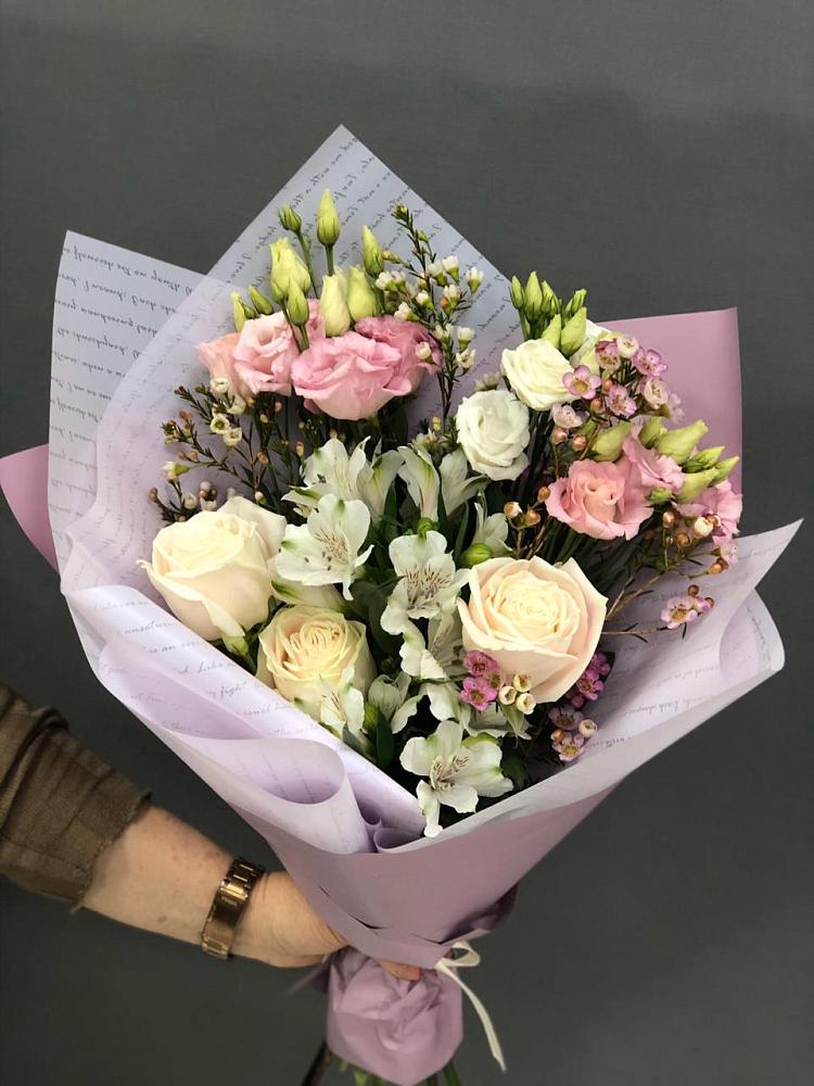 Букет цветов из: Альстромерии, Розы и Лизиантусы в Быково Волгоградской области