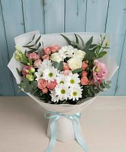 Букет цветов из:  Розы, Лизиантусы и Хризантемы в Быково Волгоградской области