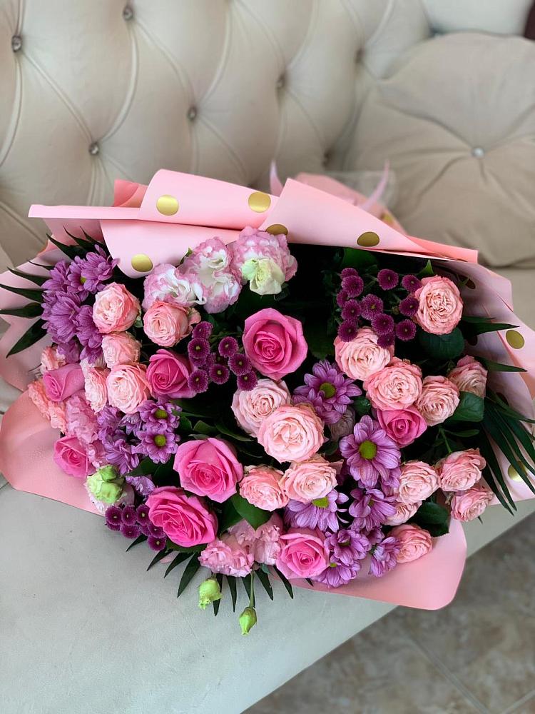 Букет цветов из: Хризантемы, Розы и Лизиантусы в Быково Волгоградской области