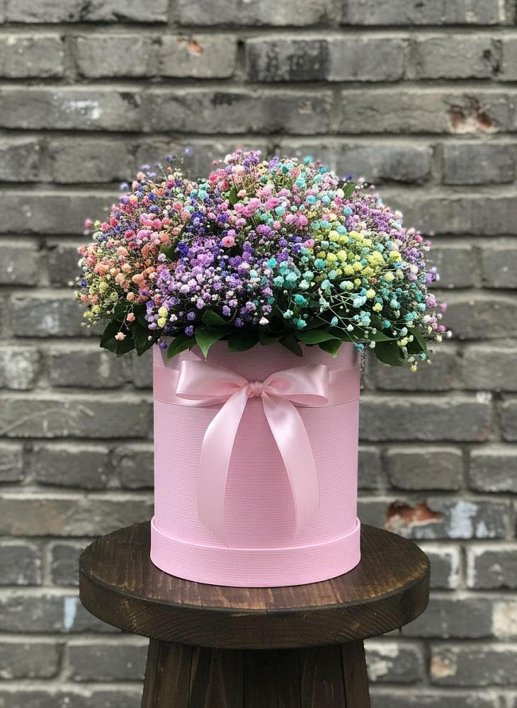 Цветочная композиция из Гипсофила и Розы в шляпной коробке в Быково Волгоградской области