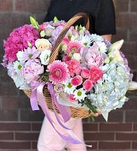 Композиция солнечный день в Быково Волгоградской области Цветочная композиция из Розы, Хризантемы, Пионы и Лизиантусы в корзине в Быково Волгоградской области
