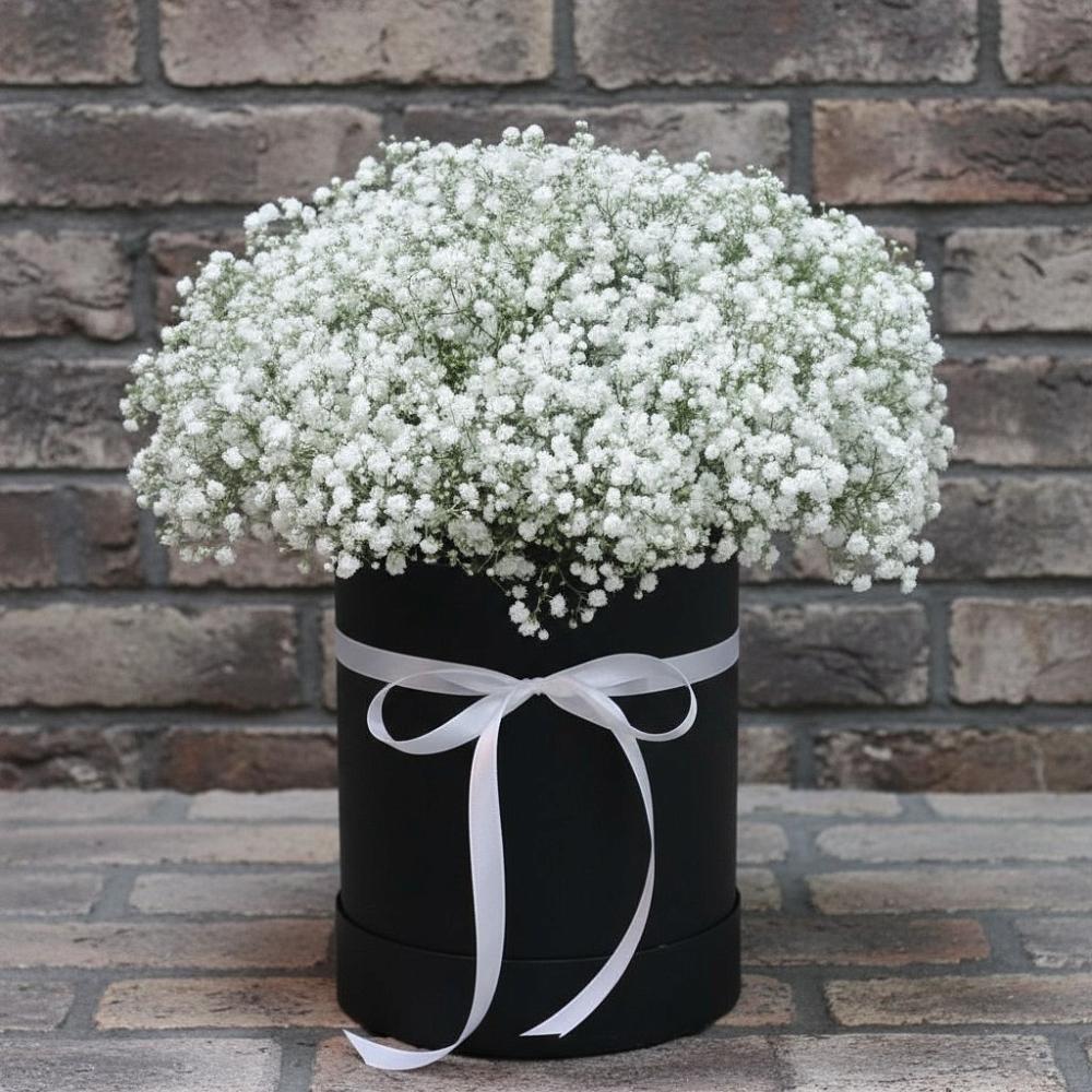 Цветочная композиция из Гипсофила в шляпной коробке в Быково Волгоградской области