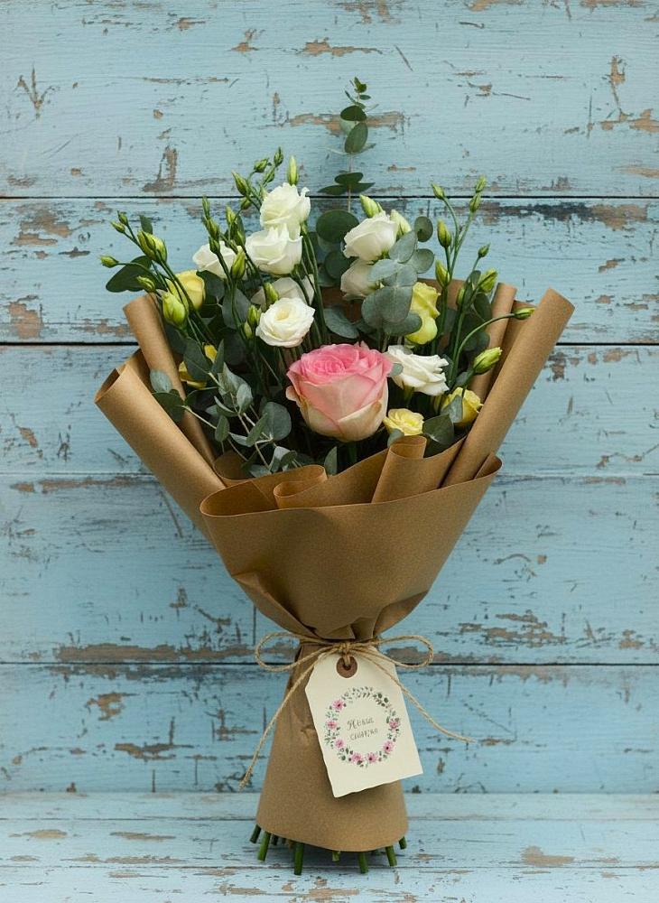 Букет цветов из: Розы и Лизиантусы в Быково Волгоградской области