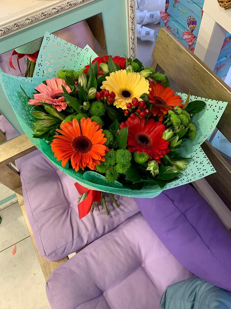 Букет цветов из: Герберы, Хризантемы и Альстромерии в Быково Волгоградской области