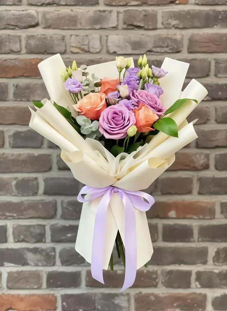 Букет цветов из: Лизиантусы и Розы в Быково Волгоградской области