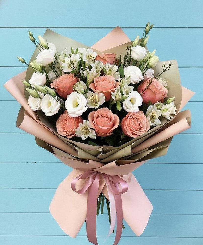 Букет цветов из: Розы, Альстромерии и Лизиантусы в Быково Волгоградской области