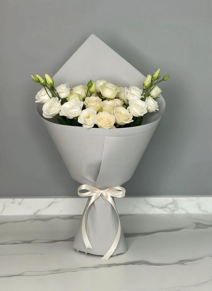 Букет цветов из: Розы и Лизиантусы в Быково Волгоградской области