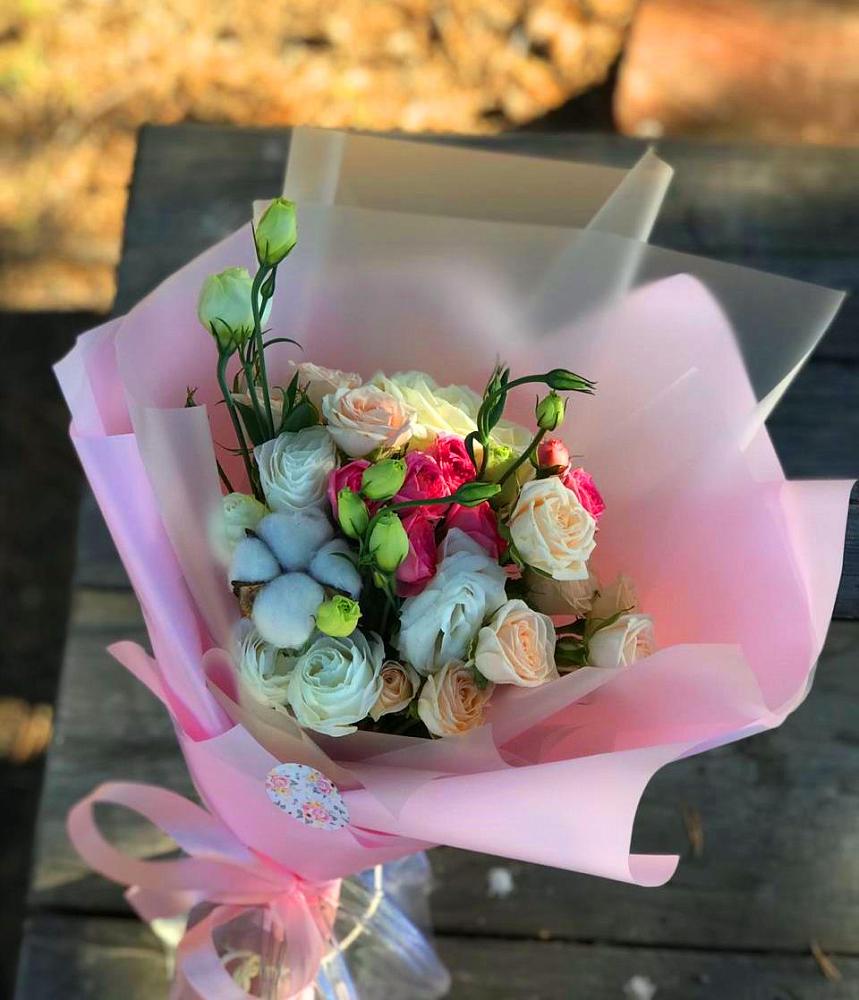 Букет цветов из: Розы и Лизиантусы в Быково Волгоградской области