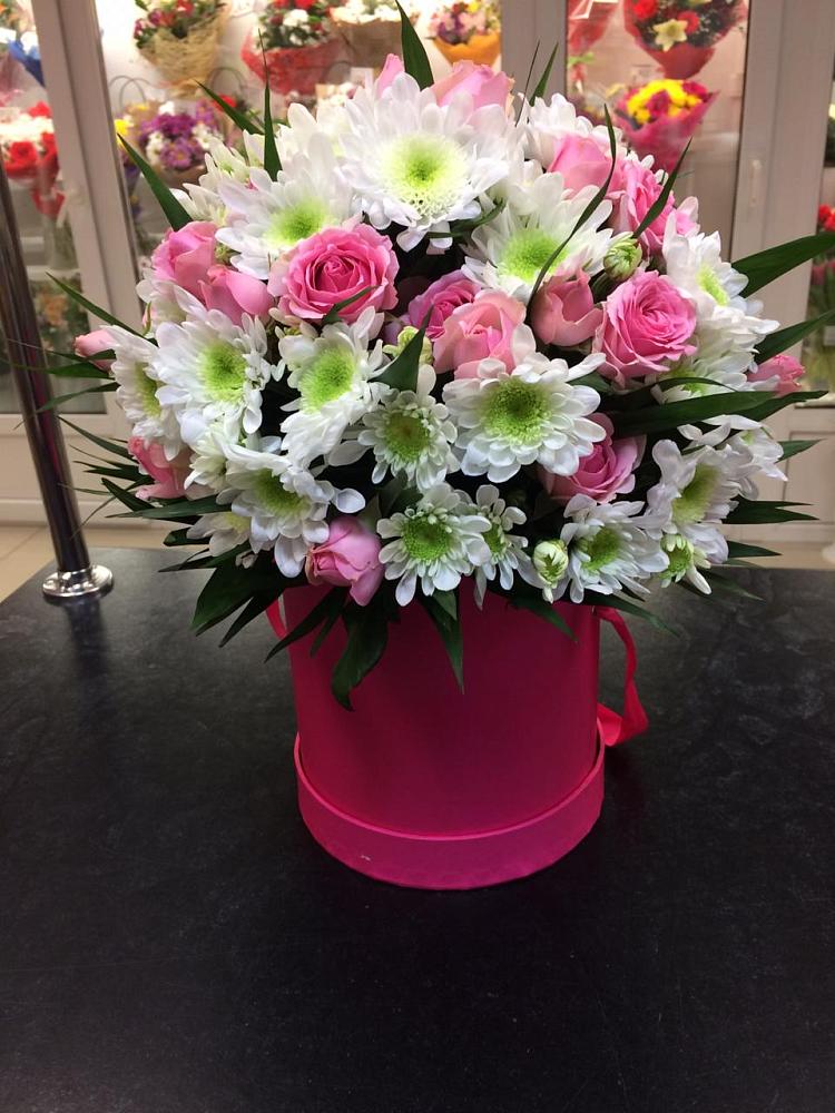 Цветочная композиция из Розы и Хризантемы в шляпной коробке в Быково Волгоградской области