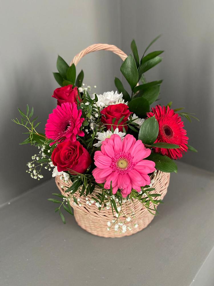 Цветочная композиция из Розы, Хризантемы и Герберы в корзине в Быково Волгоградской области