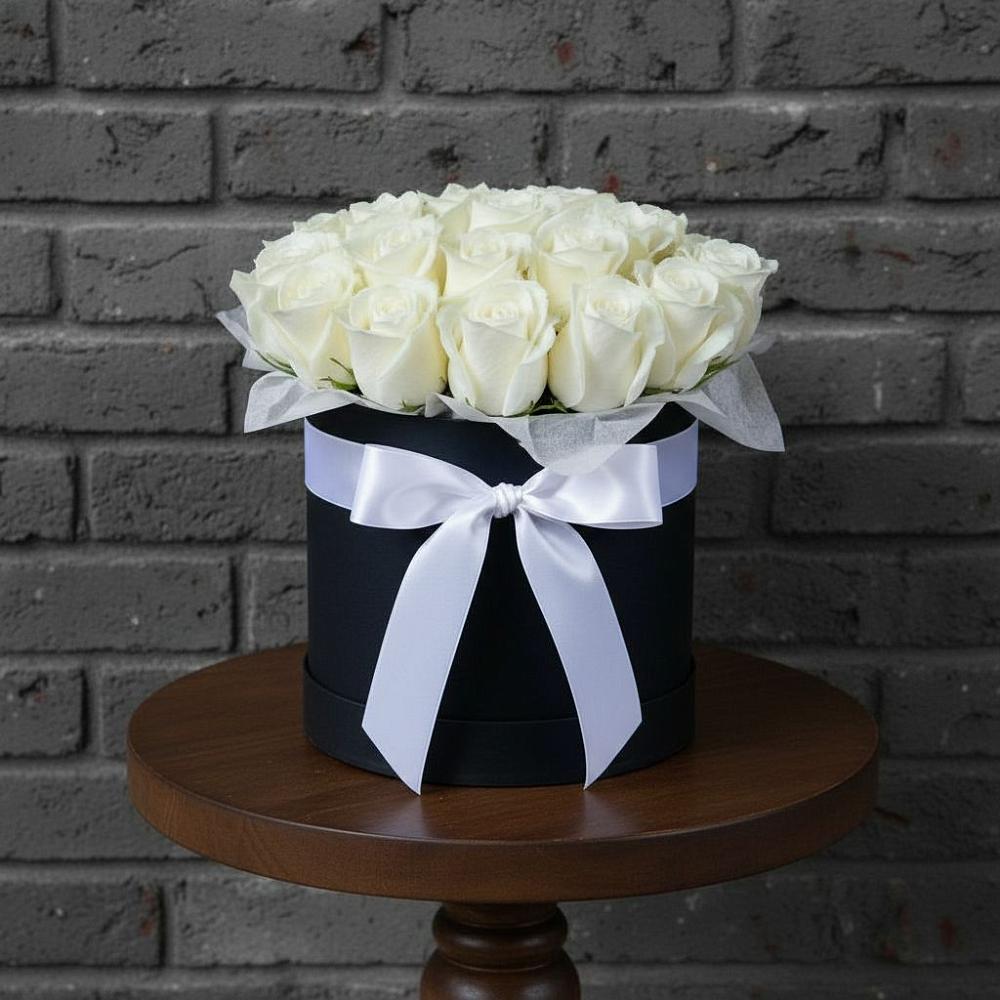 Цветочная композиция из Розы в шляпной коробке в Быково Волгоградской области