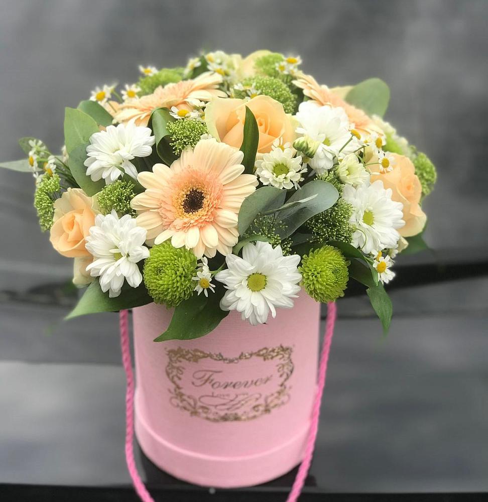 Цветочная композиция из Розы, Герберы и Хризантемы в шляпной коробке в Быково Волгоградской области