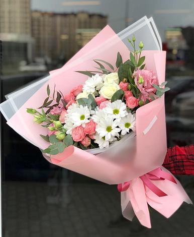 Букет цветов из: Розы, Лизиантусы и Хризантемы в Быково Волгоградской области
